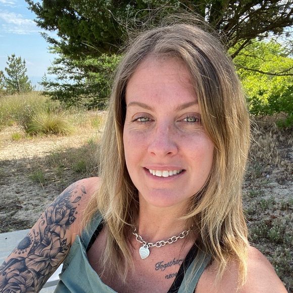 Meet your Posher, Liza - Picture 3 of 3